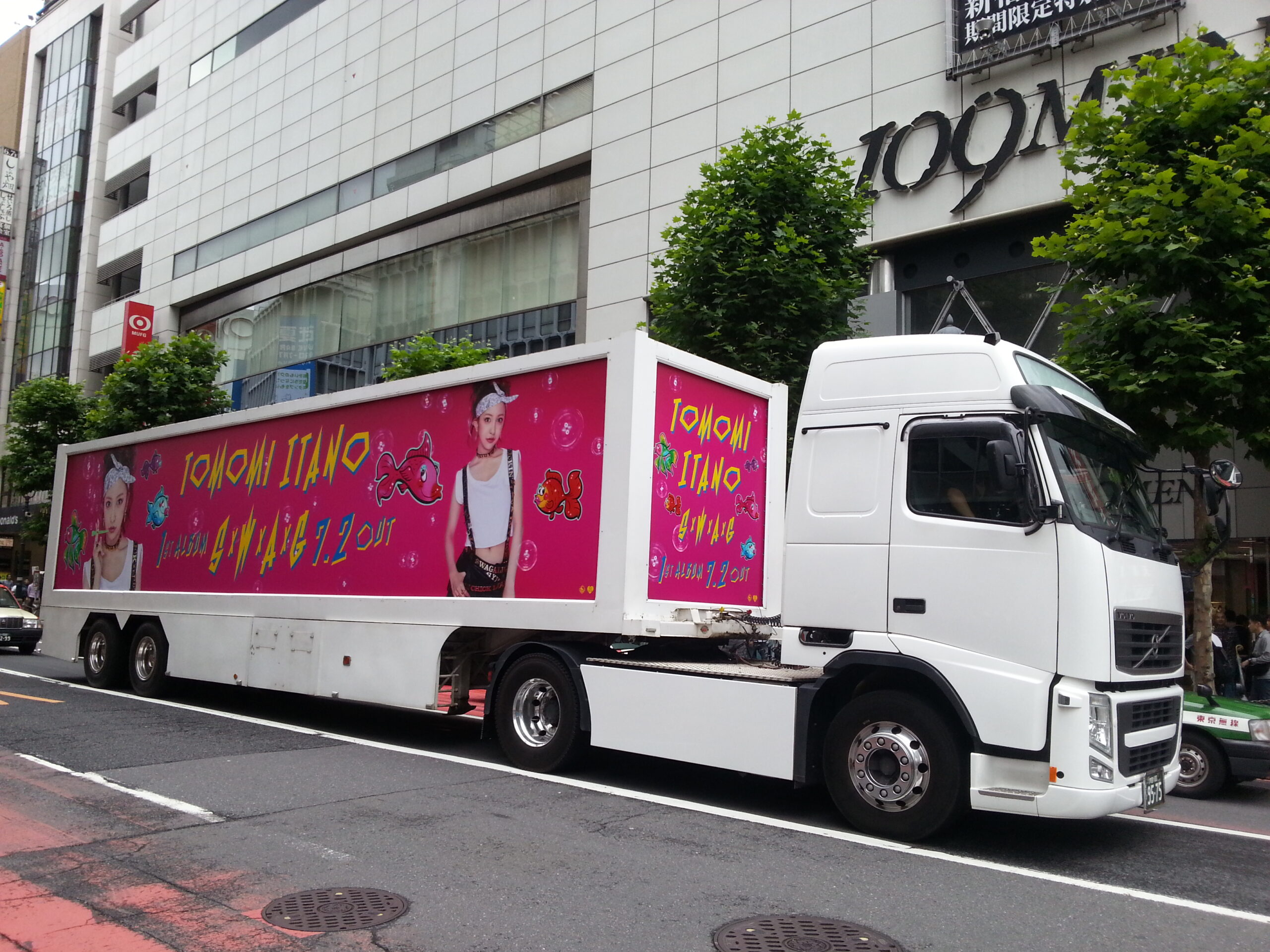 2014.06 板野友美様1stアルバム『S×W×A×G (スワッグ)』プロモーション