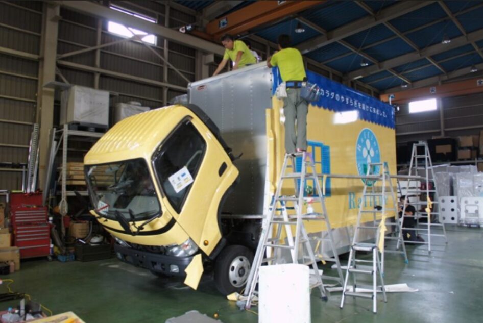 車両製作作業・ラッピング