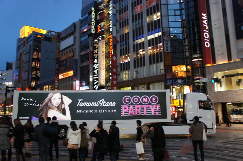 2014.12 板野友美様6thシングル『COME PARTY!』プロモーション