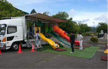 新型滑り台の販促イベント